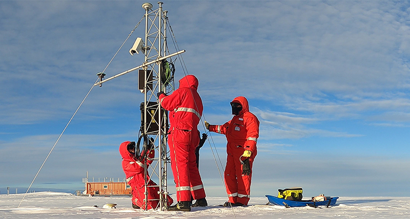 An Antarctic Expedition Monitoring Essential Climate Variables with GNSS